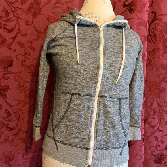 Active wear - Picture 3 of 4